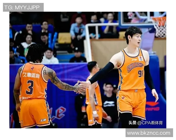 赛后分析上海篮球队与广州篮球队在比赛中的战术灵活性与应变能力